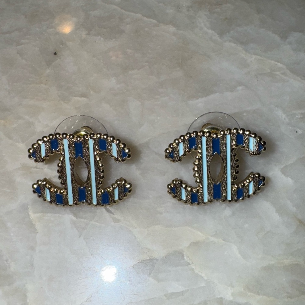 Chanel bi-color striped earrings SS2024 Collection - Picture 1 of 5